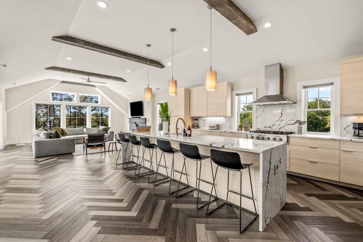 Aurora — listing photo 1